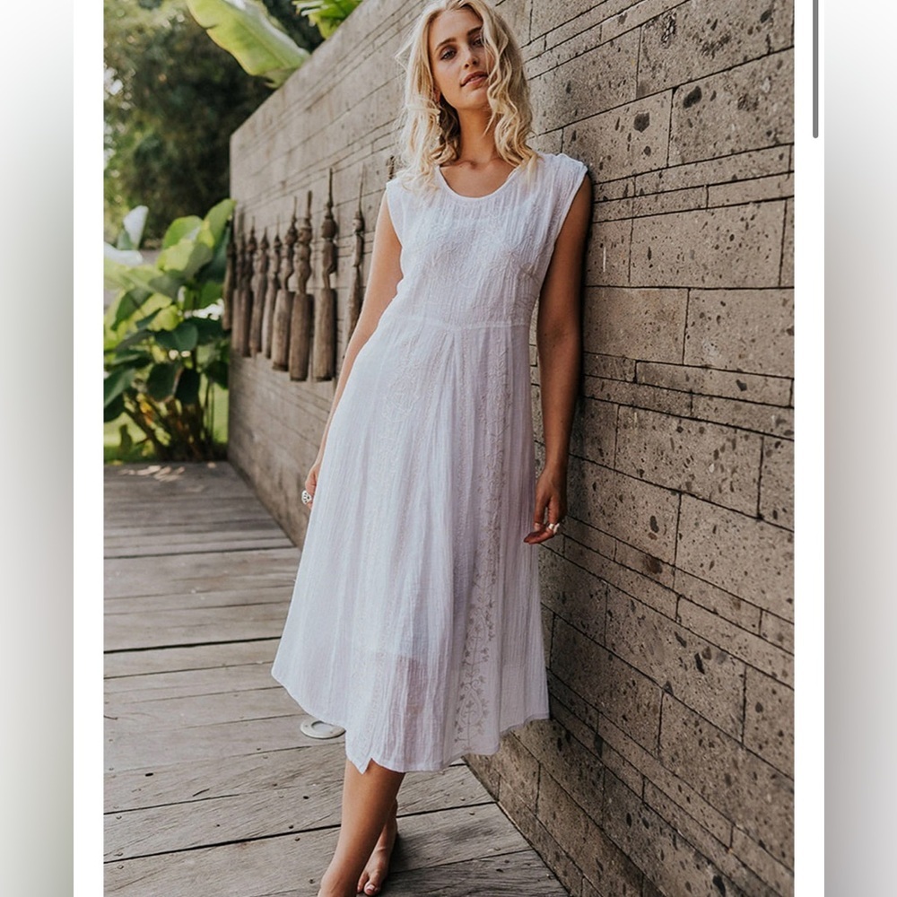 House of Skye Dress White Cotton Dress size S/M flaw